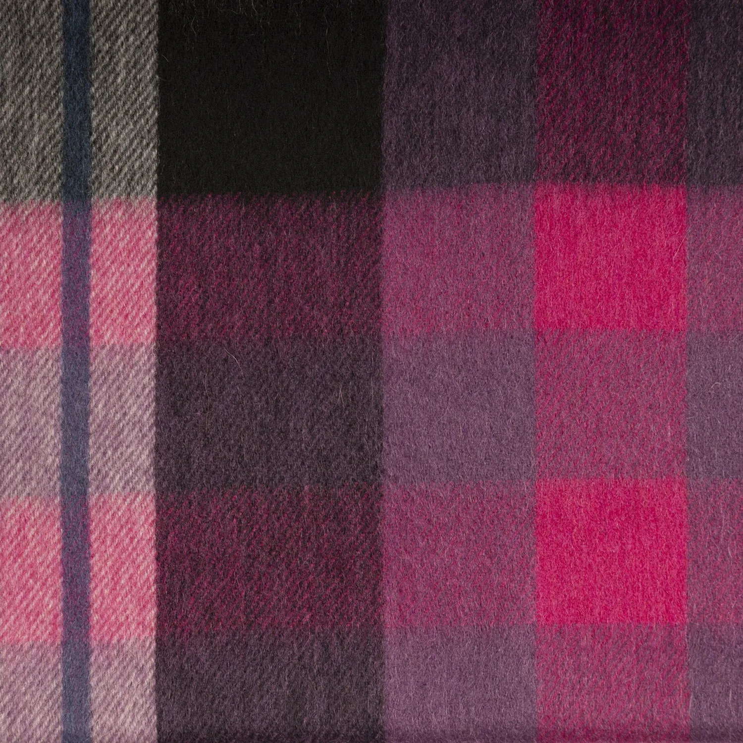 100% Cashmere Woven Scarf Dalton Black/Raspberry